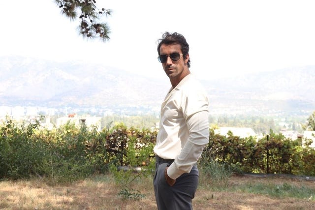 el hombre cree saber quien fue la persona que disparó a züleyha, mientras que betül sufre el rechazo de fikret