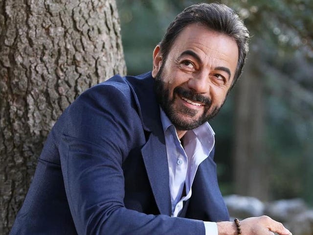fekeli impidió que se quitara la vida y la hospedó en su casa para protegerla de demir