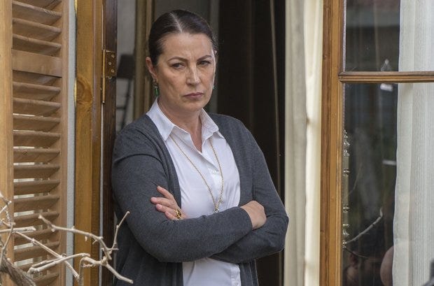 hünkar provoca un gran daño a su hijo por haberse puesto de parte de sevda, mientras que el gran secreto de müjgan sale a la luz gracias a una inesperada persona