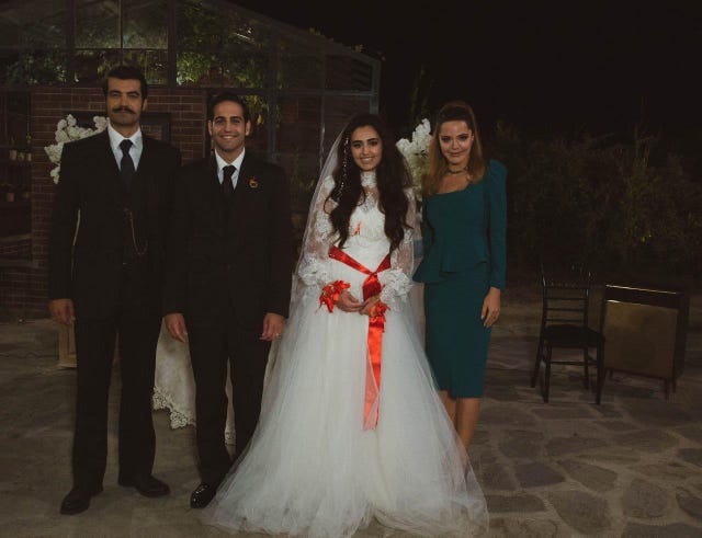 gülten se casa con Çetin en una ceremonia organizada por züleyha