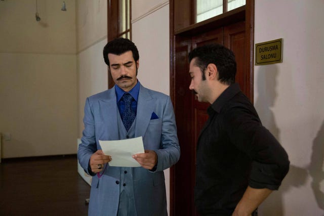 el motivo más inesperado une a yilmaz y a demir, que se convierten en socios