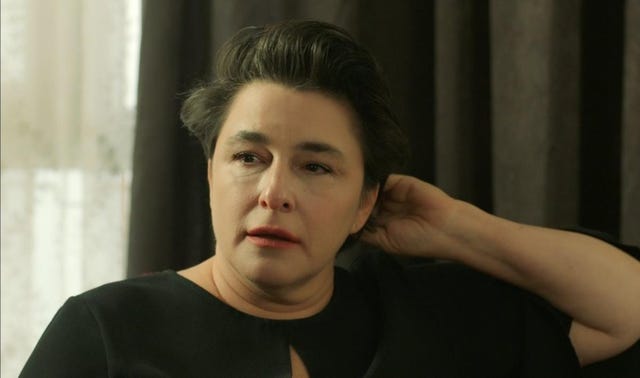 la mujer entra en cólera al saber que ha perdido para siempre el dinero de yilmaz, mientras que sevda hace de consejera del amor de züleyha