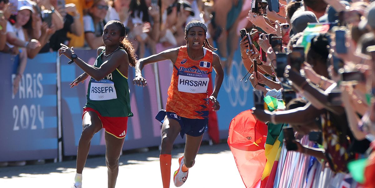 sifan hassan op weg naar olympisch goud op de marathon in parijs