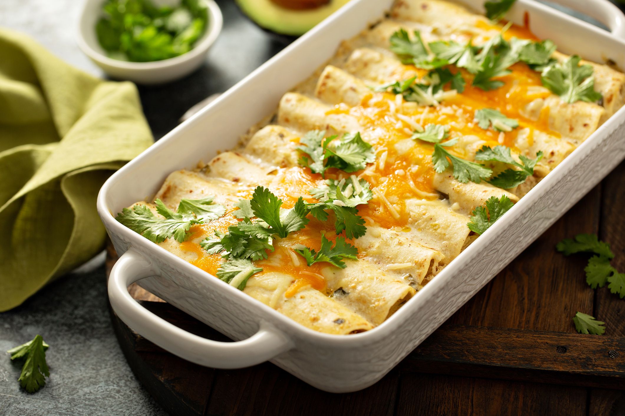 https://hips.hearstapps.com/hmg-prod/images/tik-tok-lazy-enchiladas-1649957725.jpg