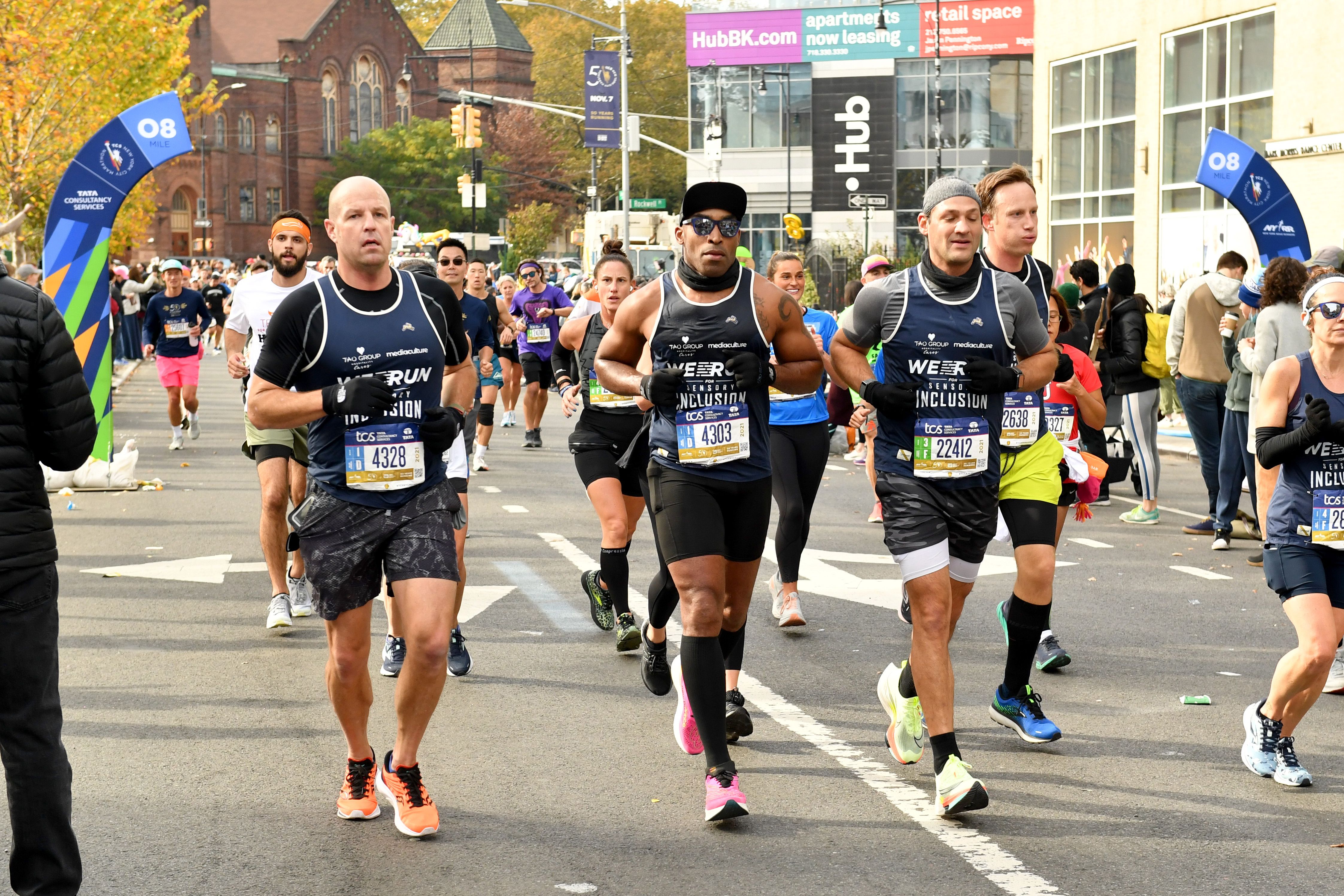 Retired NY Giants Running Back, Tiki Barber, Finishes His 13th Marathon –  NBC New York