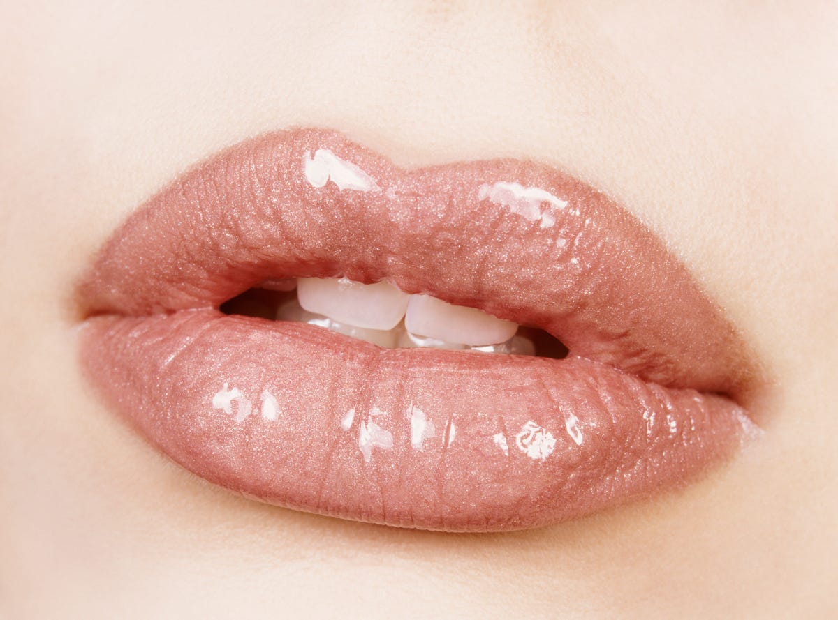 La técnica 'glossy lips' para conseguir unos labios jugosos y con volumen  pero naturales