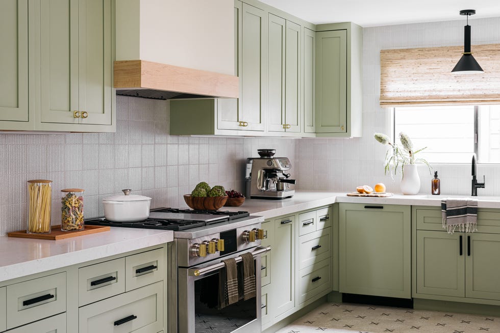 4x4 tiles in a kitchen