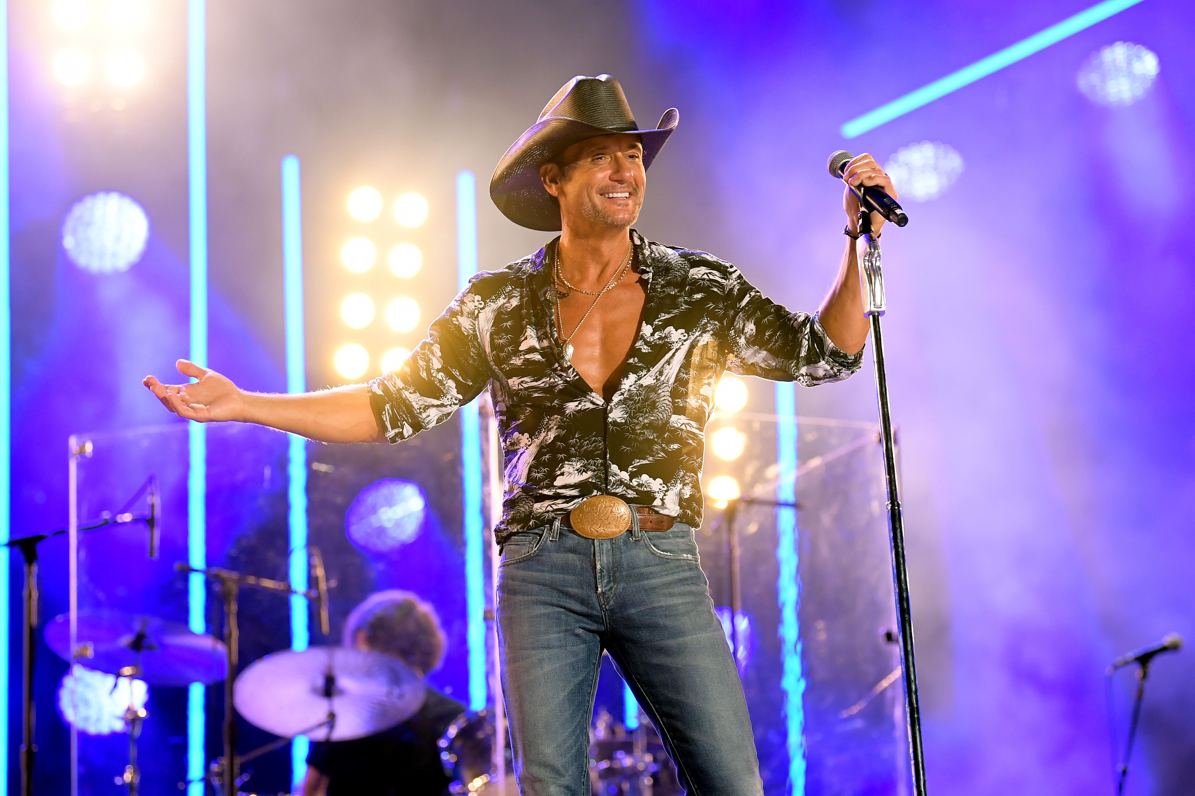 Tim McGraw refused to allow addiction or weight determine 30-year country  music career