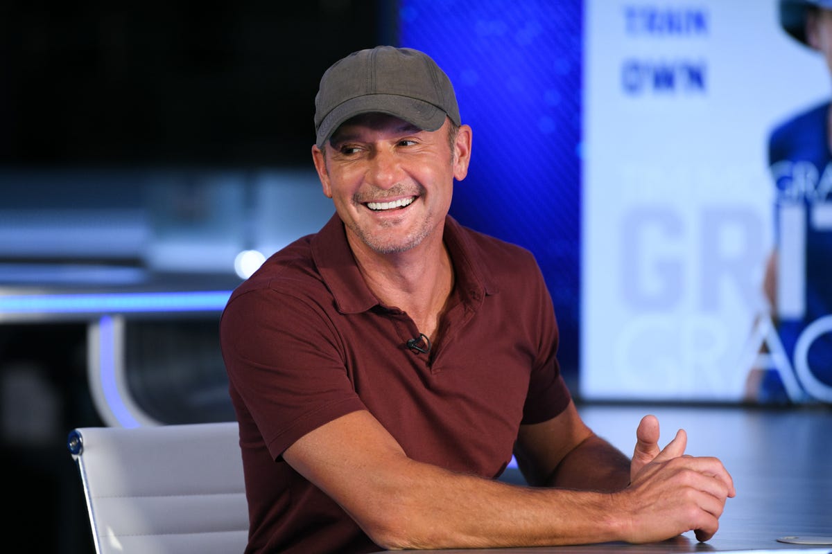 Tim McGraw Finally Releases His Popular Christmas Cover Song for Fans