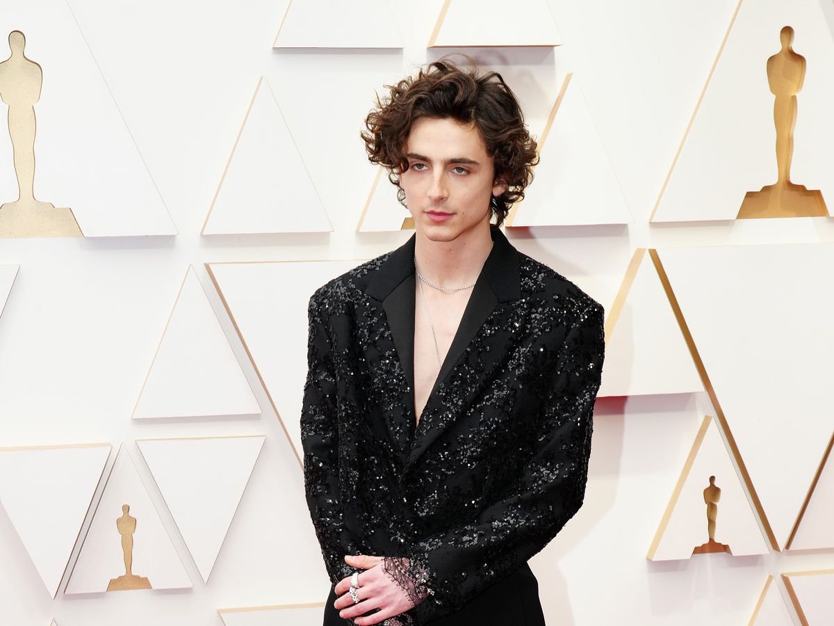 Oscars 2022: Timothee Chalamet goes SHIRTLESS beneath Louis Vuitton  womenswear blazer for ceremony