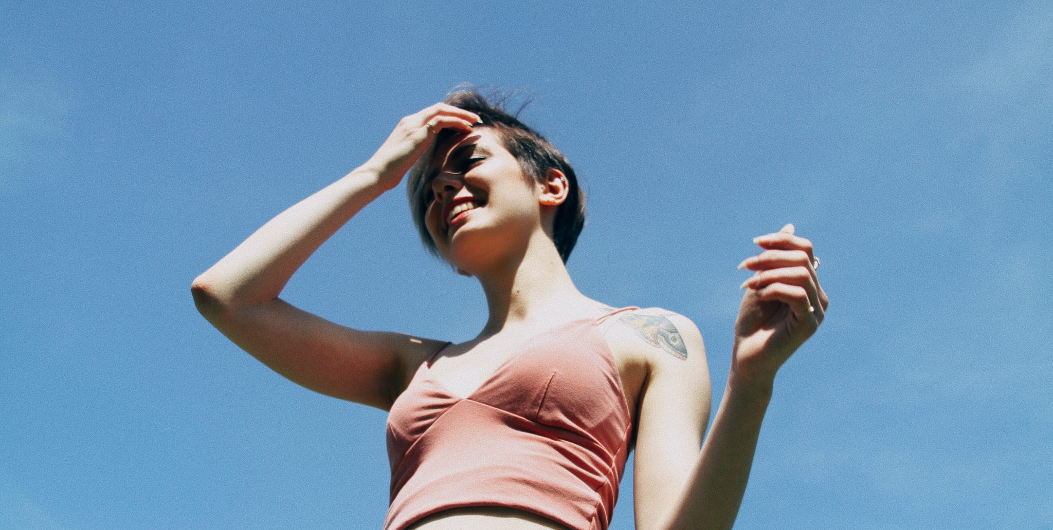 Shoulder, Sky, Water, Beauty, Arm, Skin, Hand, Joint, Neck, Happy, 