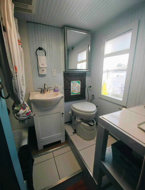 140 square foot tiny home in nevada has full bathroom
