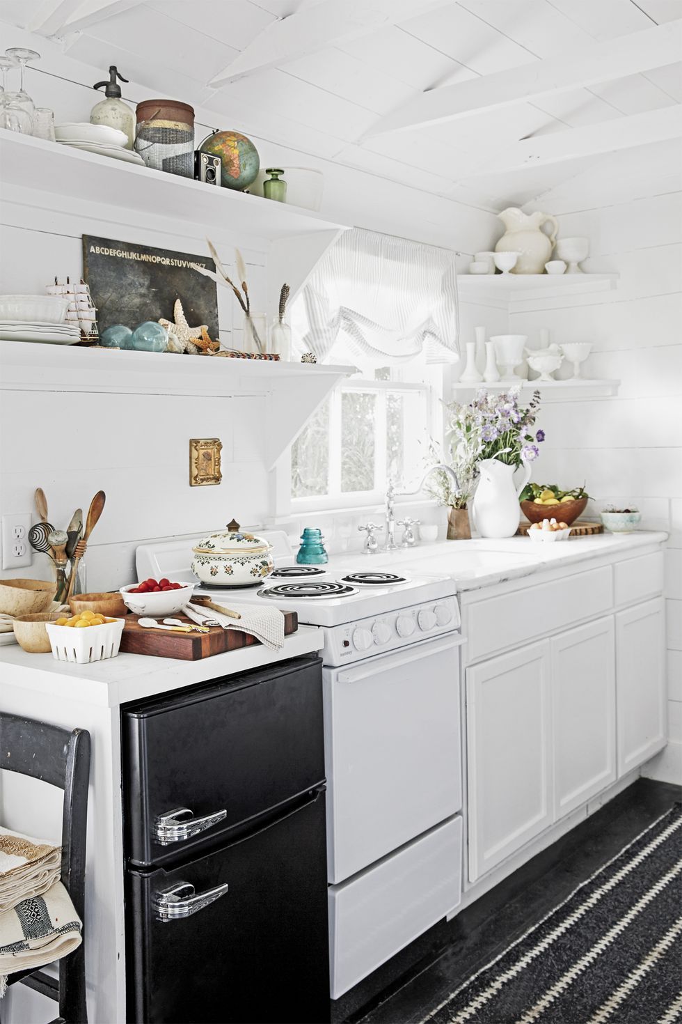 10 Tiny Kitchens in Tiny Houses That Are Adorably Functional