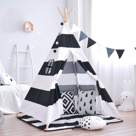 tipi en blanco y negro