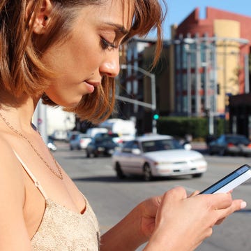 Ragazza con lo smartphone