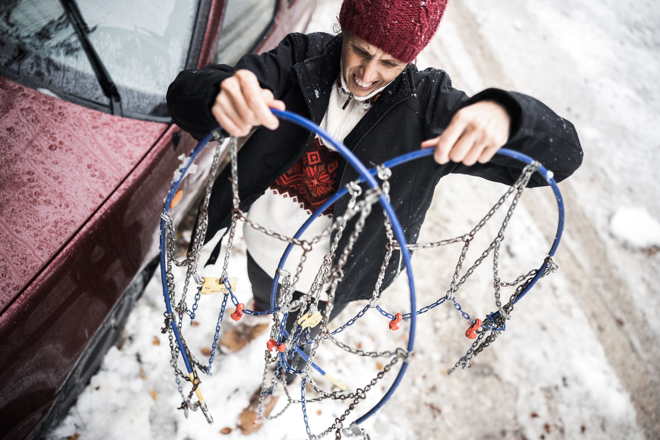 Odias poner las cadenas para la nieve en tu coche? Este sistema te  permitirá hacerlo con solo darle a un botón