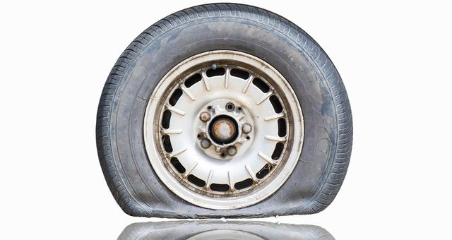 Tire, Alloy wheel, Wheel, Automotive tire, Rim, Auto part, Automotive wheel system, Synthetic rubber, Spoke, Vehicle, 