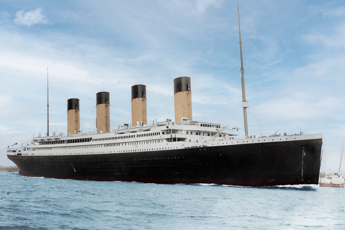ingekleurde foto van de titanic in de haven van southampton