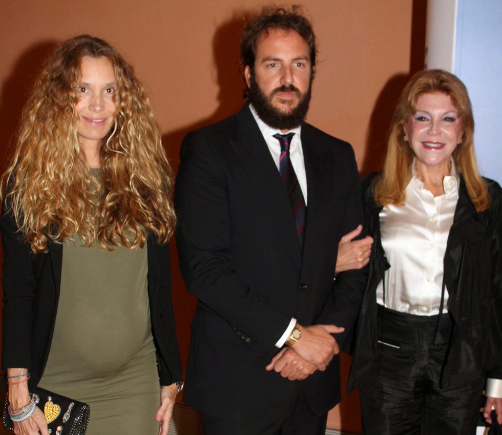 la baronesa thyssen con su hijo y su nuera