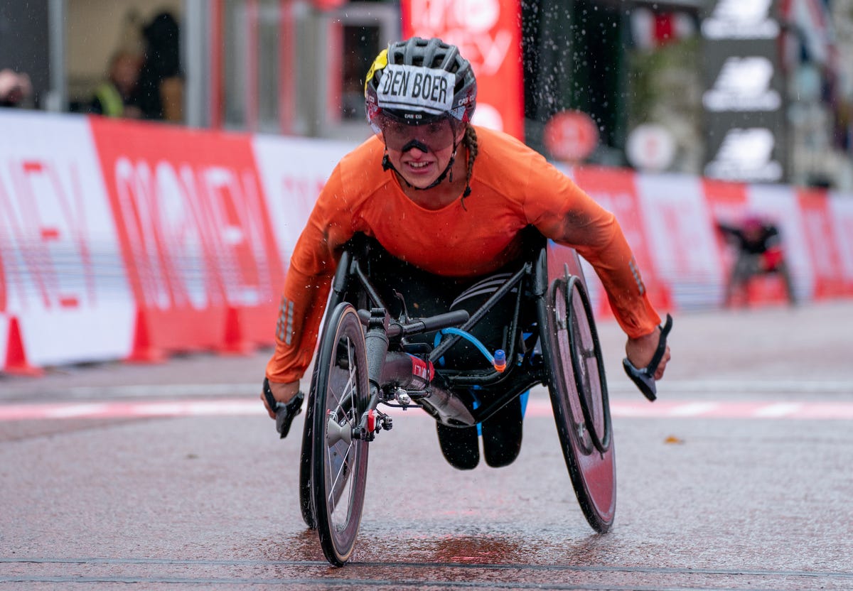 nikita den boer ned wins the women’s elite wheelchair race on the mall the historic elite only virgin money london marathon taking place on a closed loop circuit around st james's park in central london on sunday 4 october 2020photo thomas lovelock for virgin money london marathonfor further information medialondonmarathoneventscouk