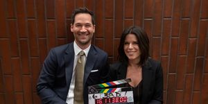 the lincoln lawyer l to r manuel garcia rulfo as mickey haller, neve campbell as maggie mcpherson in episode 201 of the lincoln lawyer cr lara solankinetflix © 2023