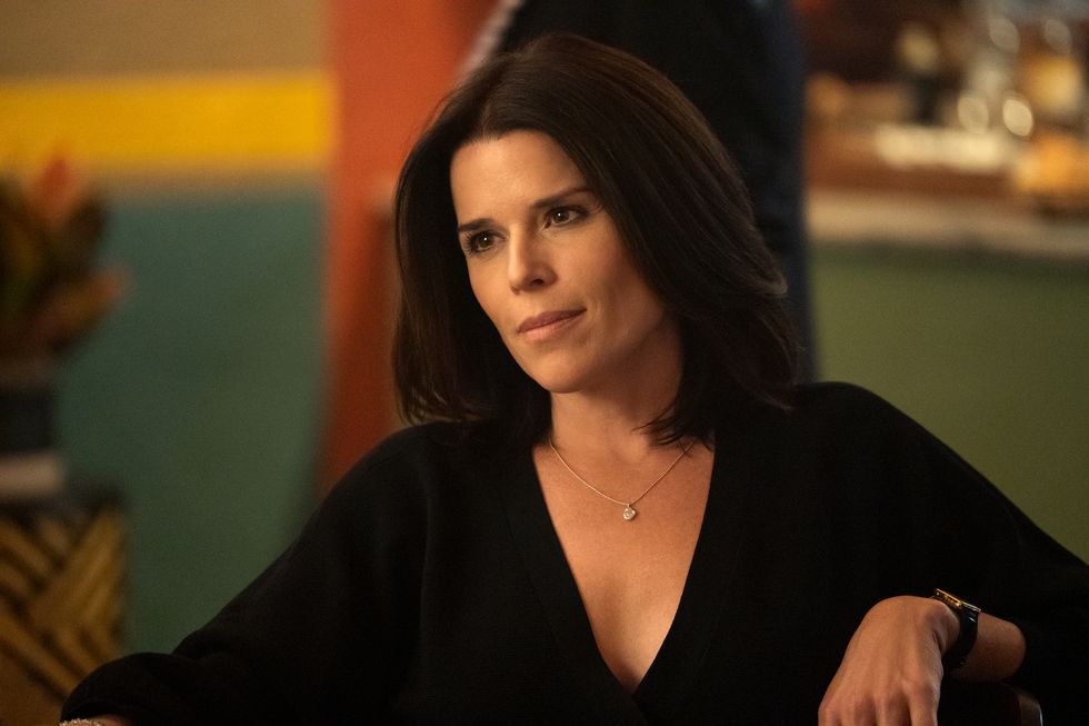 the lincoln lawyer l to r neve campbell as maggie mcpherson in episode 201 of the lincoln lawyer cr lara solankinetflix © 2023
