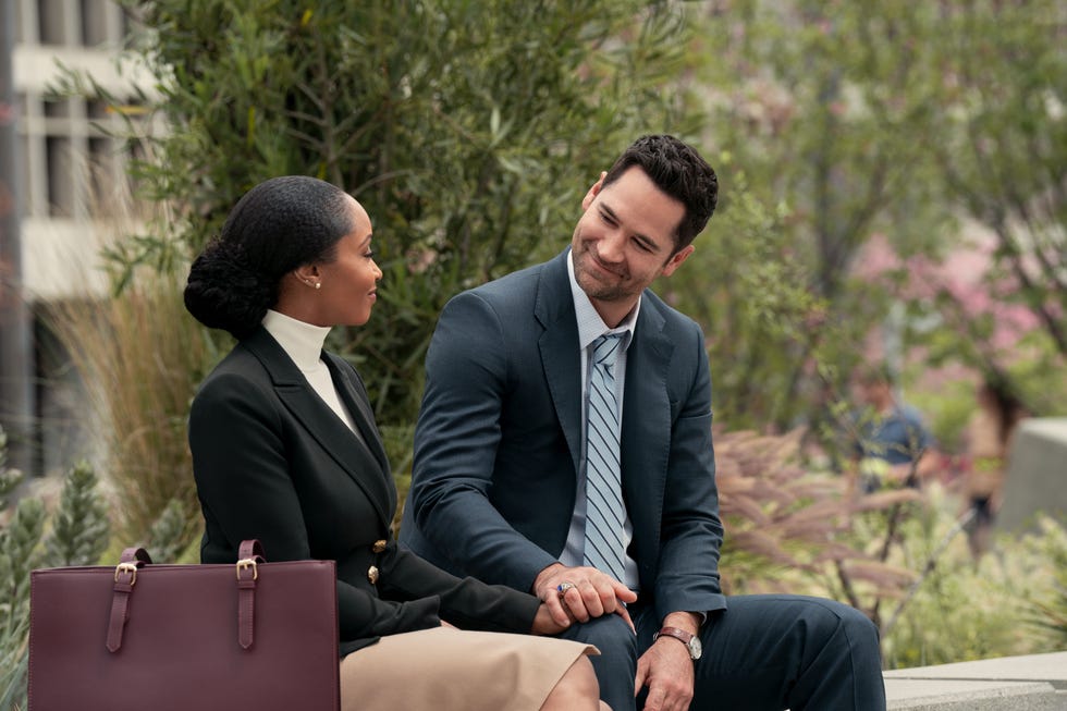 the lincoln lawyer. (l to r) yaya dacosta as andrea freemann, manuel garcia rulfo as mickey haller in episode 309 of the lincoln lawyer. cr. lara solanki/netflix © 2024
