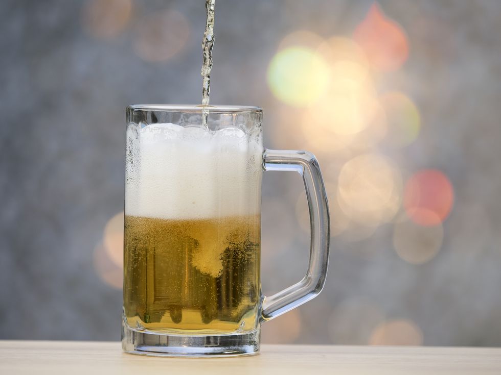 to fill a pitcher of crystal of beer with natural light