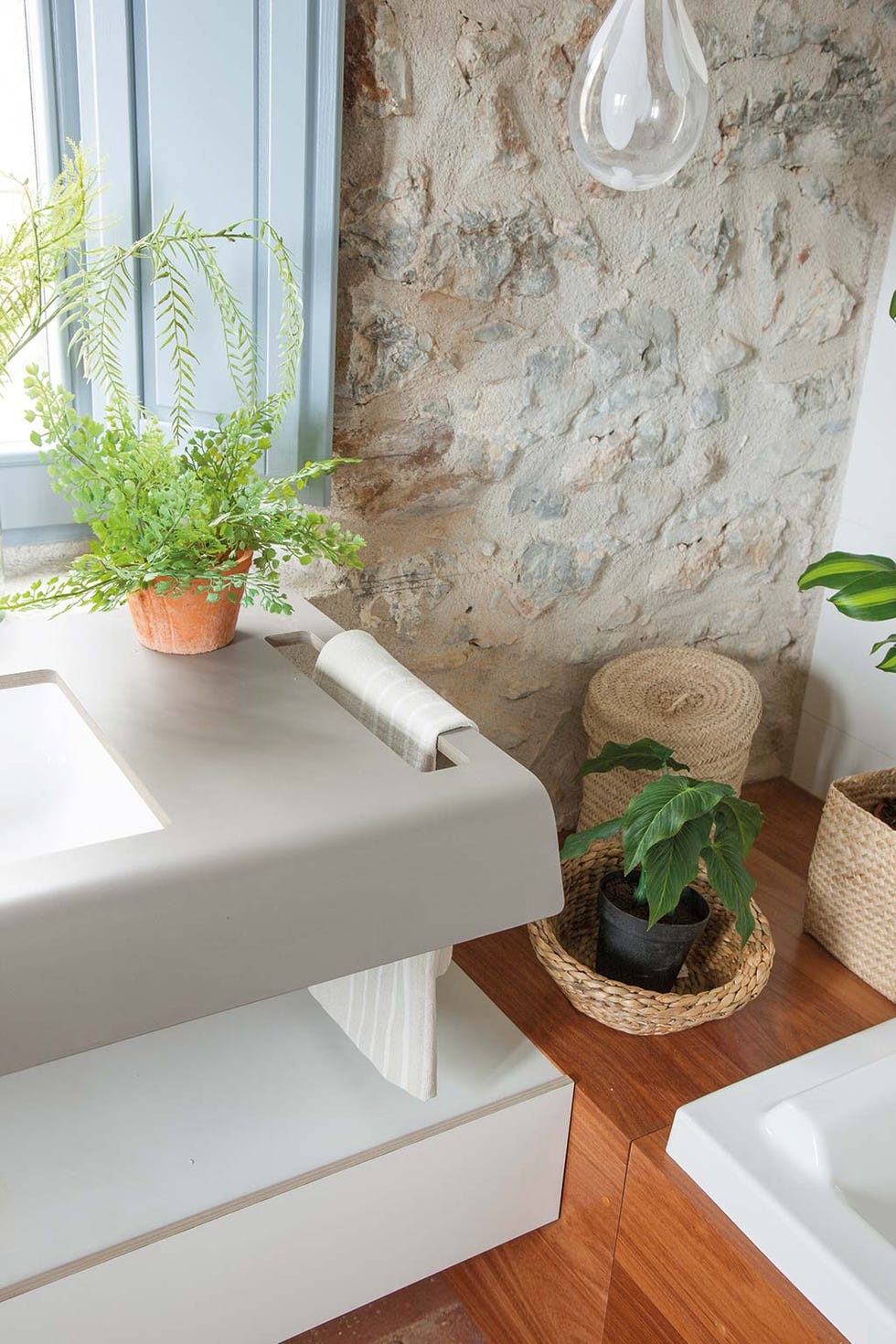 Mueble de baño con toallero