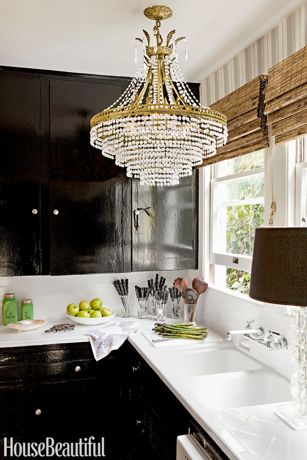 15 Beautiful Black and White Kitchens 2024