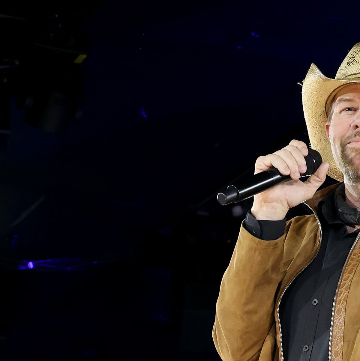 Toby Keith Takes the Stage for Phenomenal Performance
