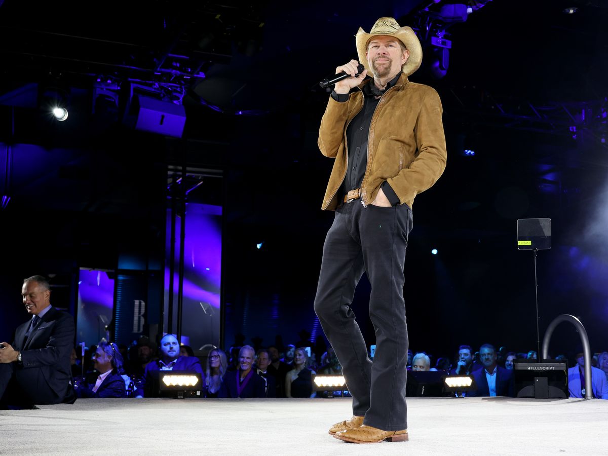Toby Keith Returns to the Stage for 2 1/2-Hour Pop-Up Show