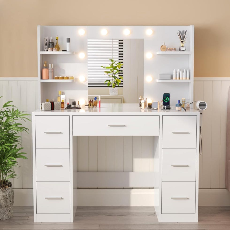 tocador con luces, enchufes y cajones