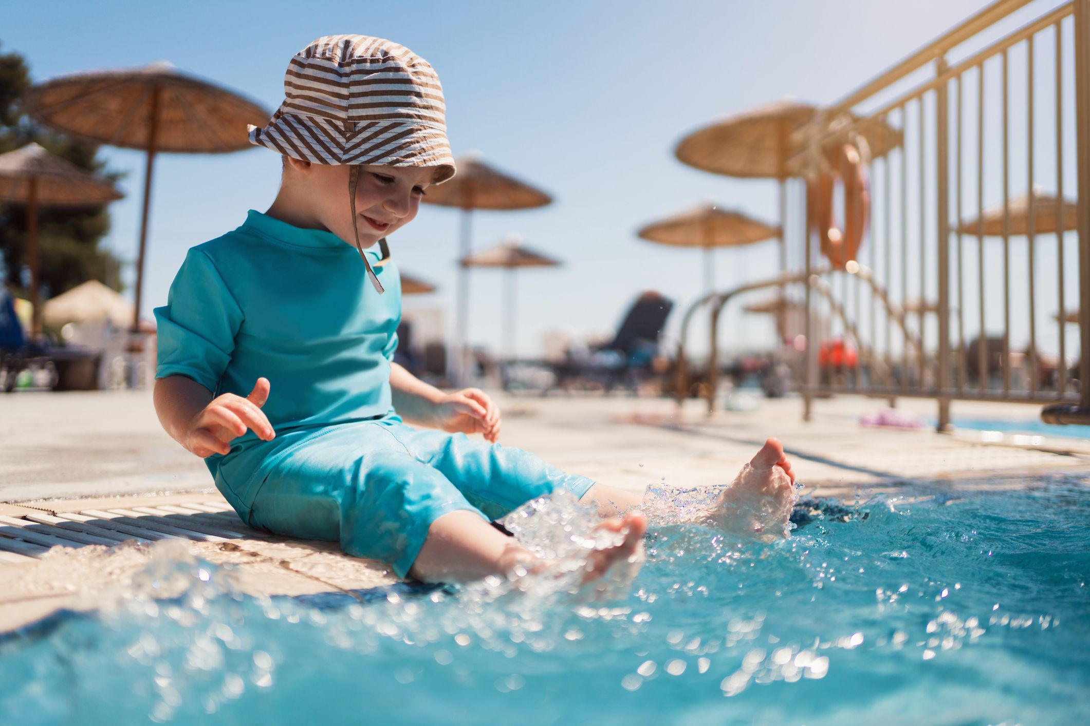 Precauciones con el bebé en la playa o la piscina