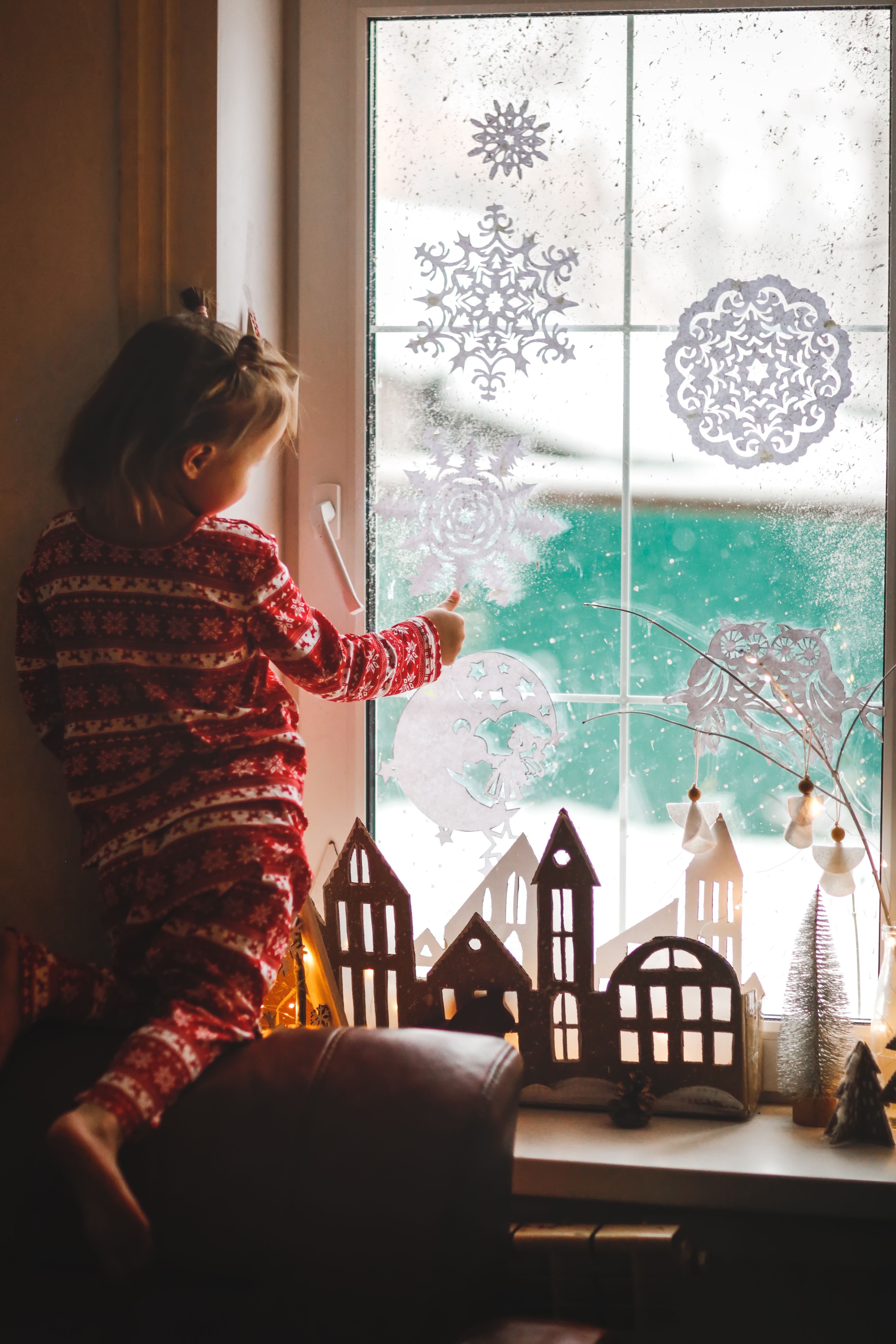 Christmas window decorations discount