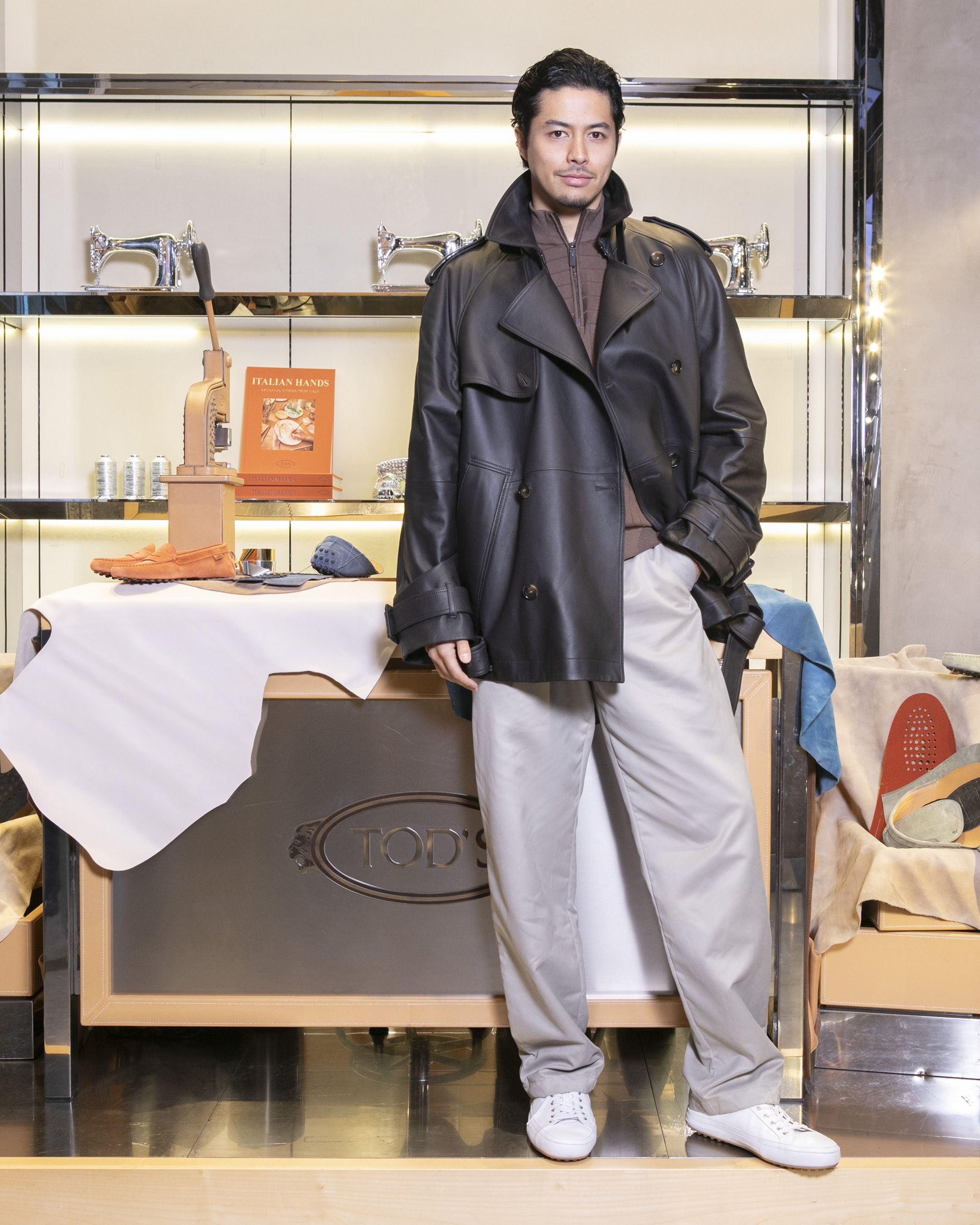 新品未使用　非売品　トッズTOD'S写真集ITALIAN HANDS 希少品 tods-event-11-67fca8ea94c77.jpg