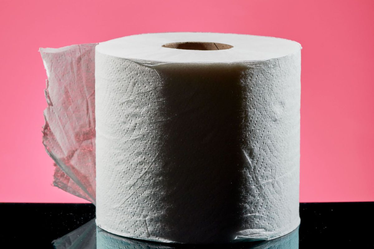 De massaproductie van toiletpapier begon in de VS in 1857 maar mensen in de hele wereld hebben in de loop der eeuwen talloze andere hulpmiddelen gebruikt
