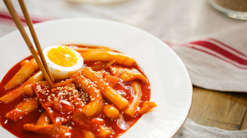 Dish, Food, Cuisine, Ingredient, Tteokbokki, Produce, Sweet and sour, Meat, Curry, Snack, 