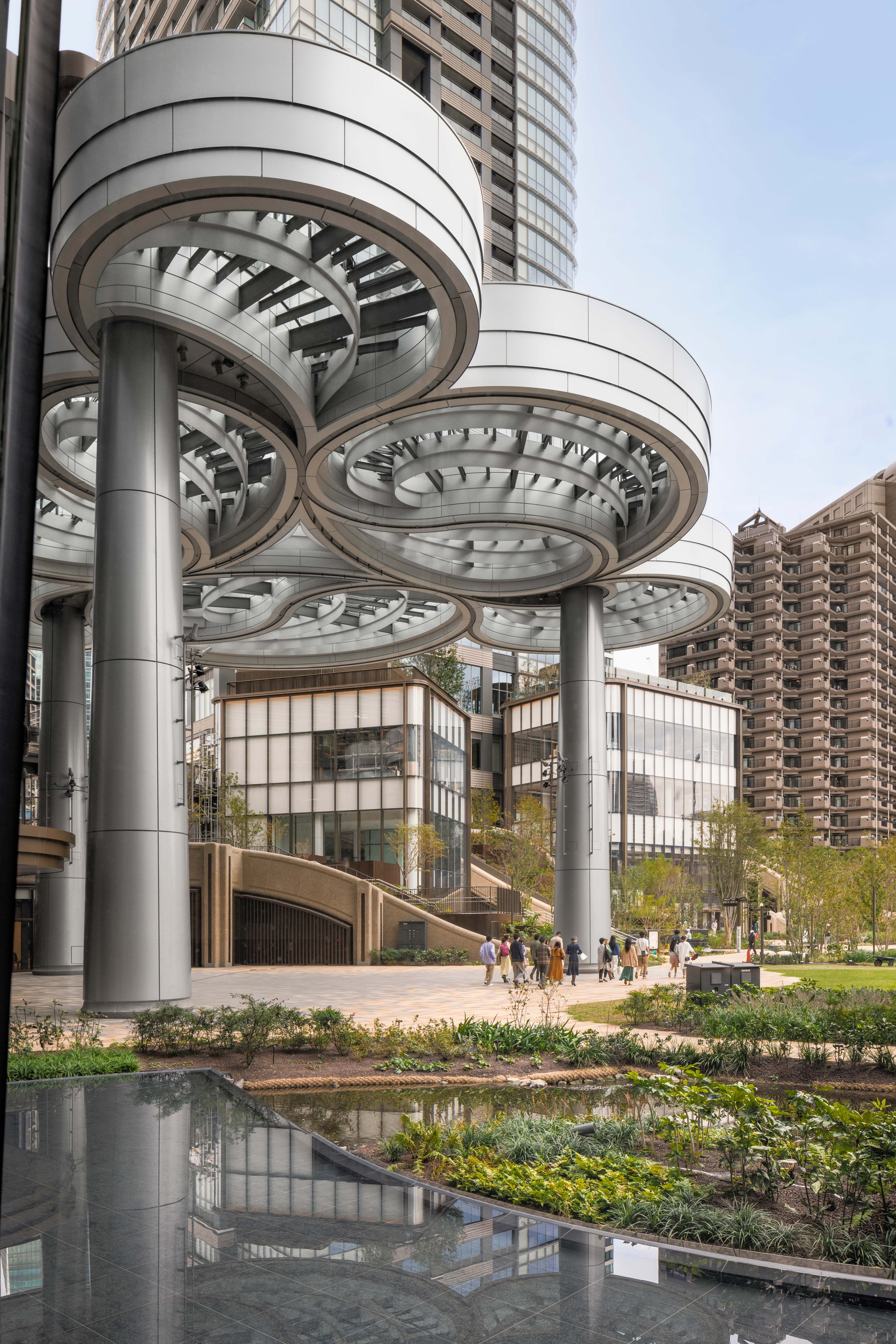 Public Gardens and Sinuous Shapes Invade Tokyo | Elle Decor