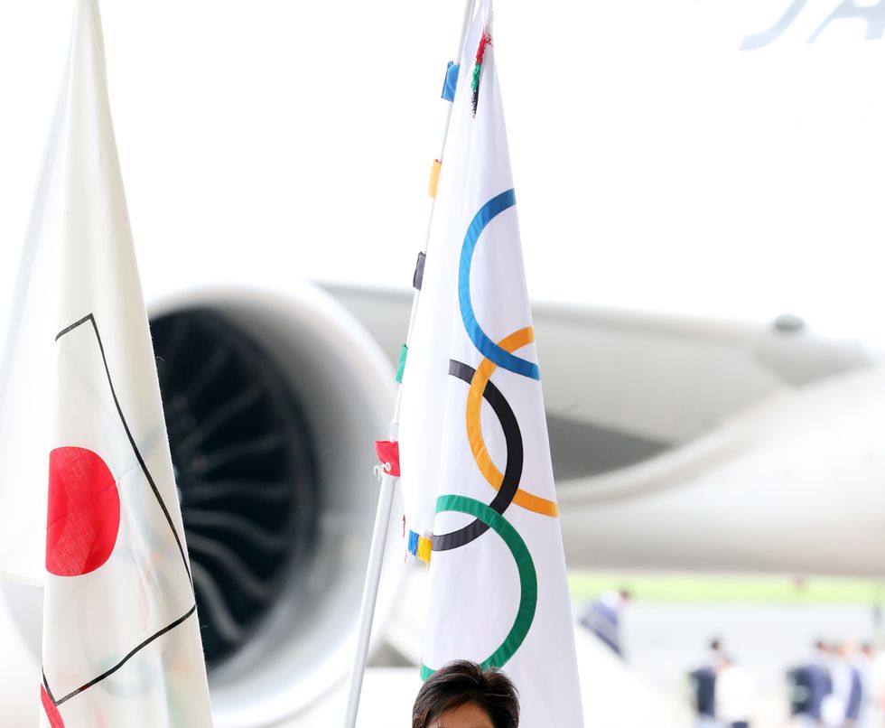 la gouverneur de tokyo yuriko koike accueille la délégation olympique japonaise de retour de rio de janeiro