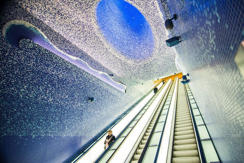 Het kunstzinnige metrostation Toledo is een van de vele haltes waaraan de metro van Napels zijn bijnaam Il Metr dellArte heeft te danken