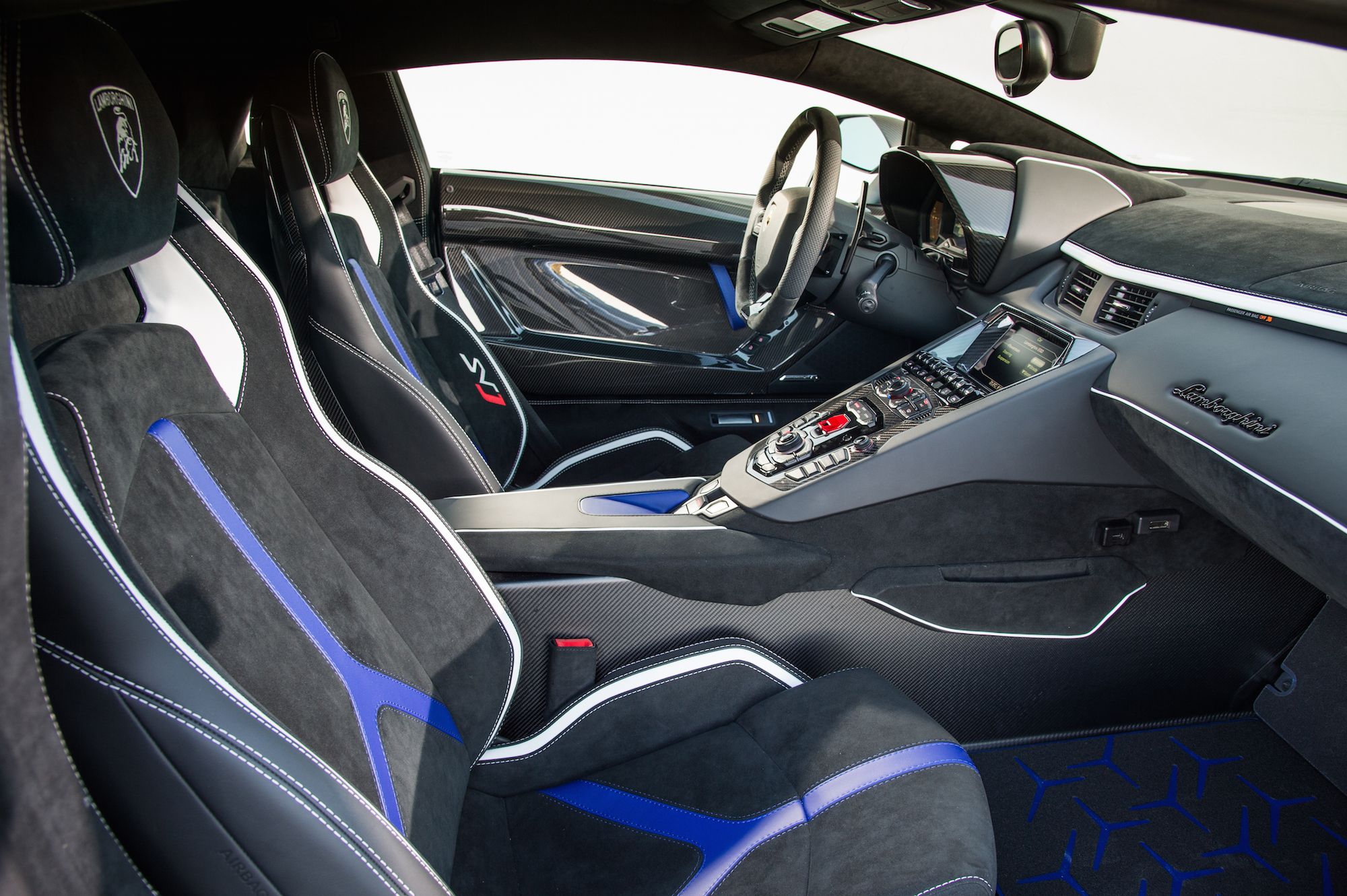 Lamborghini Aventador SVJ Carbonado GTS - Sound, Interior and