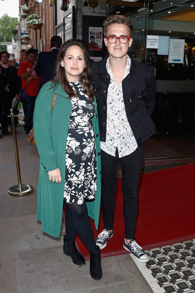 tom and giovanna fletcher christmas themed birthday cake