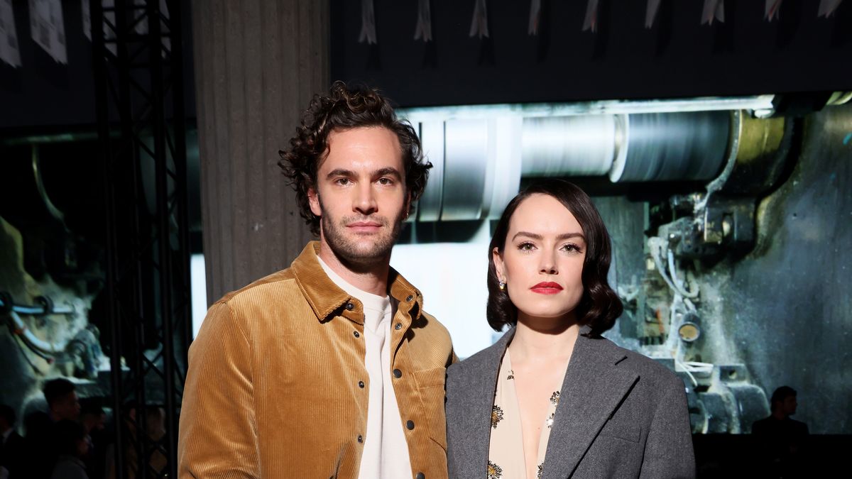 preview for Go Behind the Scenes with ELLE’s December Cover Star Daisy Ridley