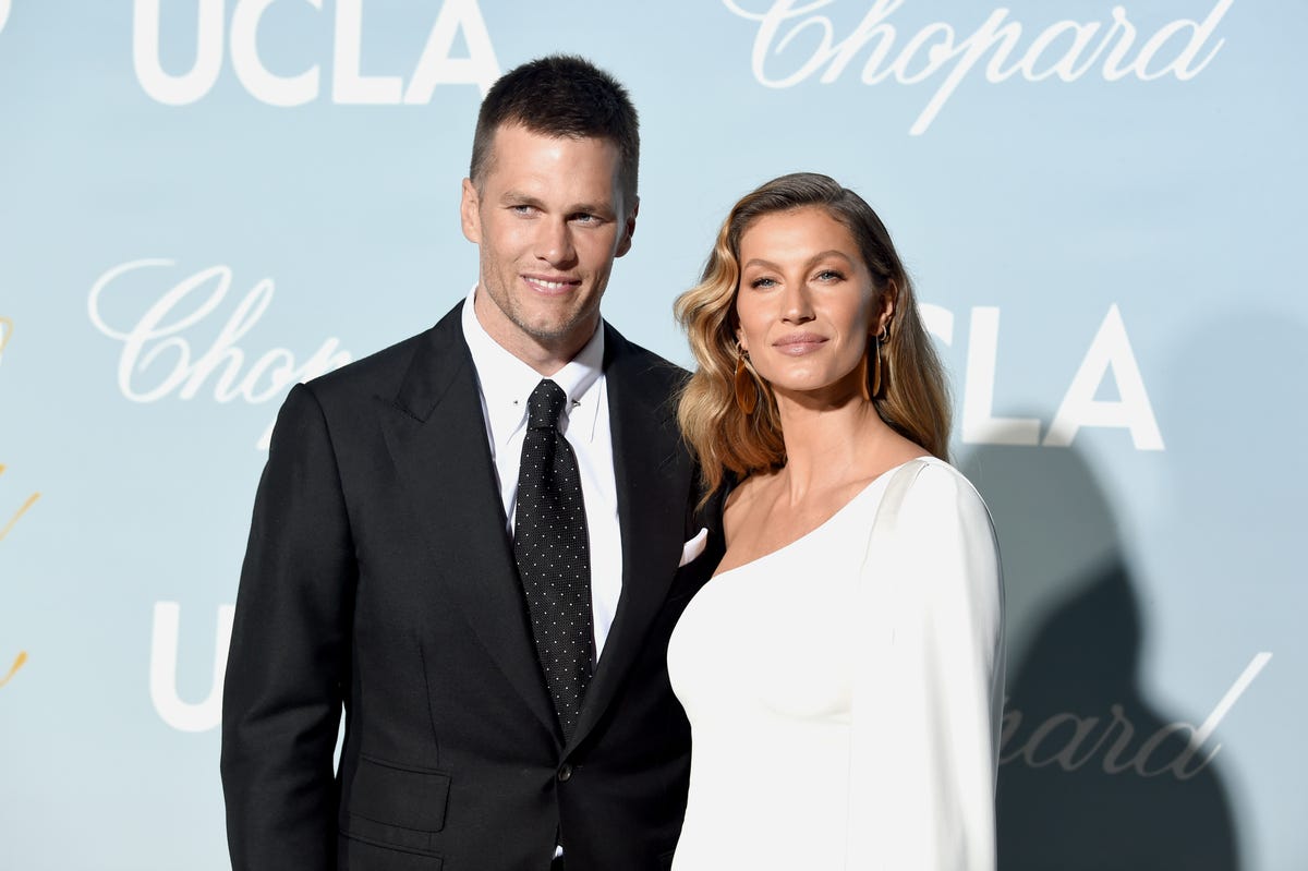 https://hips.hearstapps.com/hmg-prod/images/tom-brady-and-gisele-b-c3-bcndchen-attends-the-2019-hollywood-news-photo-1730200855.jpg?crop=1.00xw:0.755xh;0,0.0510xh&resize=1200:*