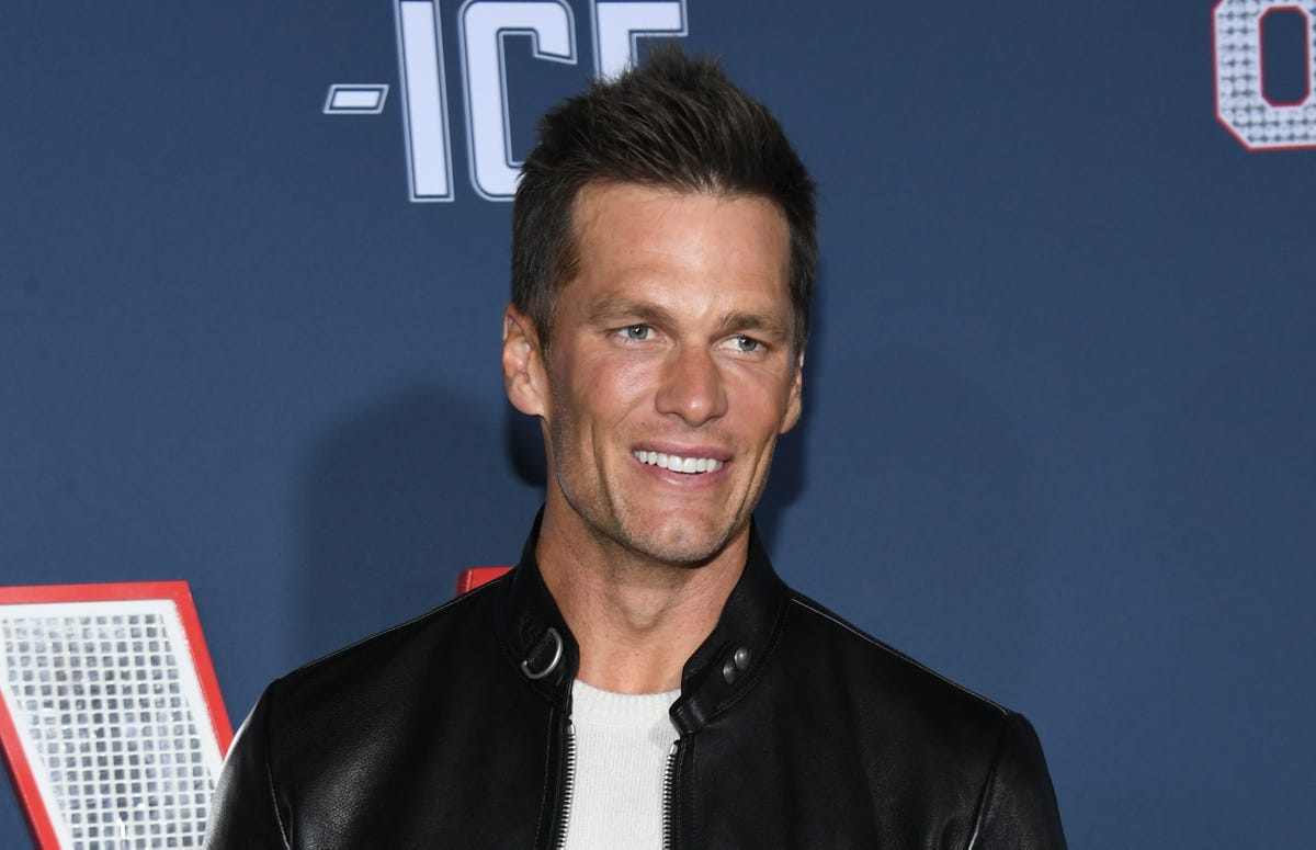 Tom Brady: Biography, NFL Quarterback, 7x Super Bowl Winner