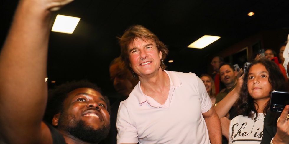 tom cruise with fans