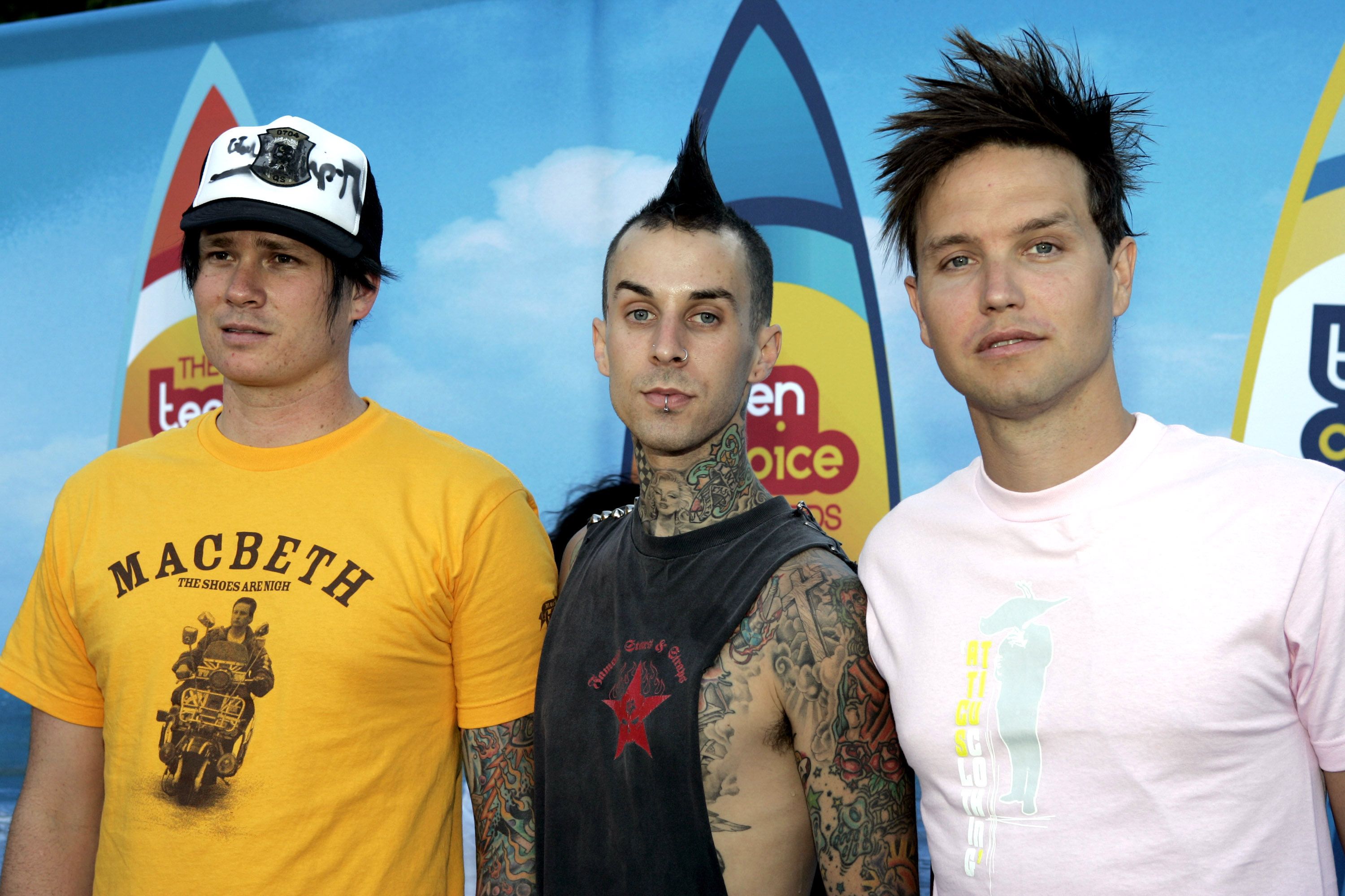 Am I going crazy or that looks like Toms sleeve on the left  rBlink182
