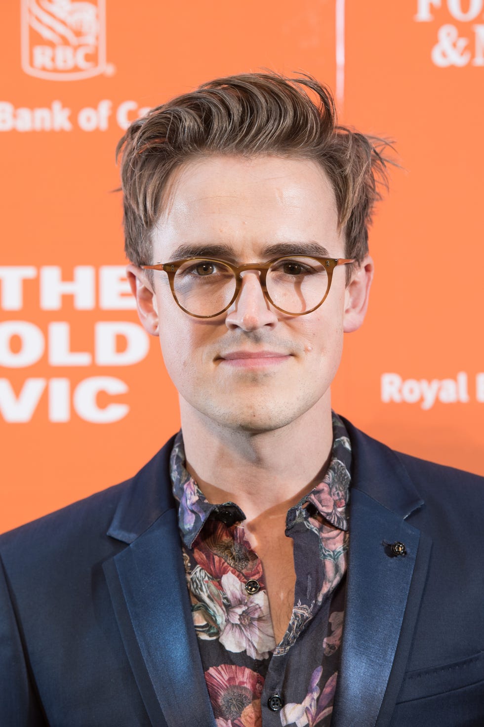 the old vic midsummer party
 arrivals