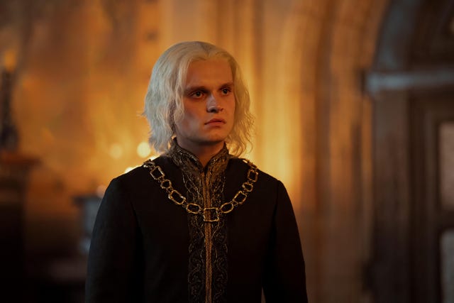 tom glynn carney as king aegon in house of the dragon